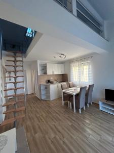 Kuchyň nebo kuchyňský kout v ubytování Villa Ronić