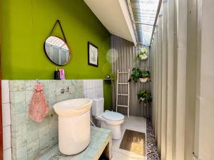 Koupelna v ubytování Locus Coliving + 36 fotografií