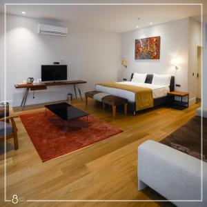 A bed or beds in a room at Misafir Suites 8 Istanbul Még 37 kép