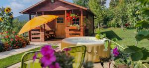 Zahrada ubytování Cottage La Sierra with JACUZZI