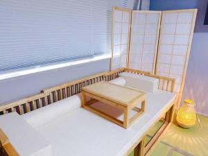 Postel nebo postele na pokoji v ubytování 55平方!2卧室可住7人,5分黒門市場,難波,道頓堀,心斎橋,大阪城,天王寺,Wi-Fi,新規