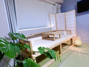 Postel nebo postele na pokoji v ubytování 55平方!2卧室可住7人,5分黒門市場,難波,道頓堀,心斎橋,大阪城,天王寺,Wi-Fi,新規