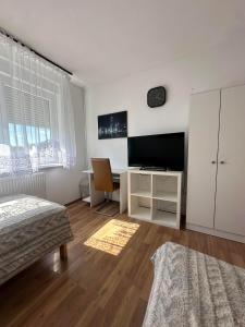 TV a/nebo společenská místnost v ubytování House Lucky