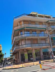 a tall building on the corner of a street at Casa di Leo in Loano