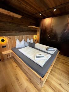 Postel nebo postele na pokoji v ubytování Chalet Gletscherblick Stubai