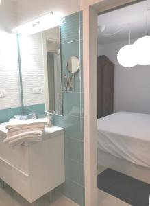 Koupelna v ubytování Secret Garden Apartment with private parking space + 27 fotografií