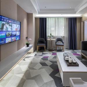 TV a/nebo společenská místnost v ubytování Shenzhen Jincheng Hotel
