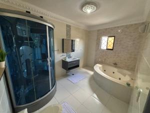 a large bathroom with a tub and a sink at Casa familiar con piscina y cerca de la playa in La Belleza +23 photos