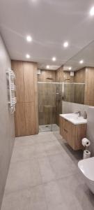 Ένα μπάνιο στο Apartament Zabawa +48 φωτογραφίες
