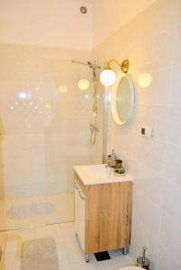 Et badeværelse på Korsy Twin Apartments