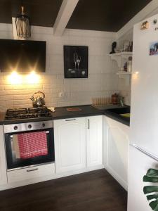 Kuchyň nebo kuchyňský kout v ubytování Verona Apartment