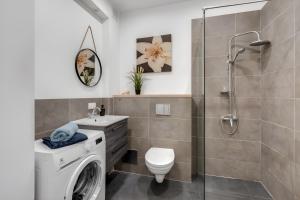 Phòng tắm tại Apartament Poznań Świerczewo, Willa Jodłowa