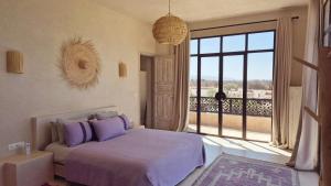 Postel nebo postele na pokoji v ubytování Lalla Essaouira, Villa Najma avec piscine pour 15 personnes