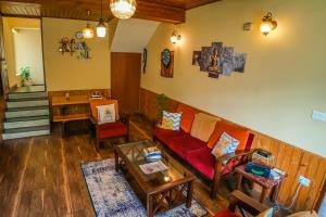 Setusvæði á The Manu Emerald # farmHouse # top selling cottage in manali # peaceful heritage cozy stay # lawn with bonfire # most awarded