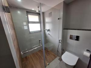Koupelna v ubytování Lalitpur Inn + 6 fotografií