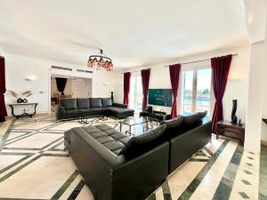 Ruang duduk di Hill Villa Venezia El Gouna: pool, beach & WiFi +61 gambar