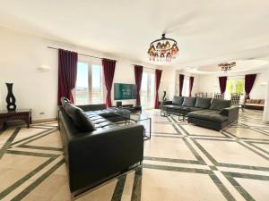 Ruang duduk di Hill Villa Venezia El Gouna: pool, beach & WiFi