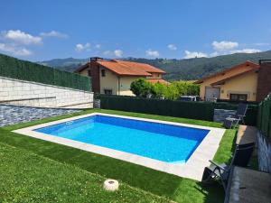 a swimming pool in the backyard of a house at sweethome el cerro in Rasines