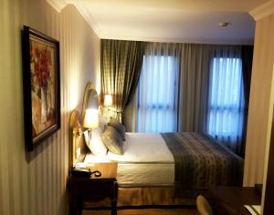 A bed or beds in a room at The Central Hotel