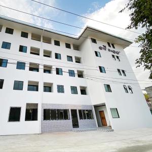 Το κτήριο όπου στεγάζεται  το διαμέρισμα