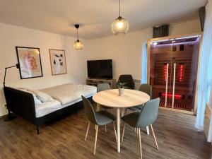 Televízia a/alebo spoločenská miestnosť v ubytovaní Sáňky Apartmány