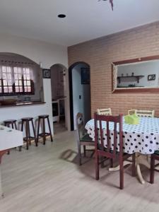 Una cocina o cocineta en Hospeda itaguá