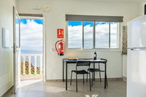 a kitchen with a table and chairs and a balcony at Vivienda vacacional Tinisagua 2 in Breña Alta
