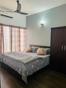 a bedroom with a bed and a ceiling fan at Sea View Apartment in Colombo