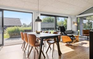 a dining room with a table and chairs at 3 Bedroom Amazing Home In Sydals in Sarup