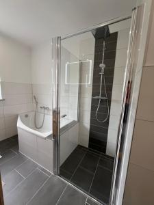 Ein Badezimmer in der Unterkunft Fewo Barth 2