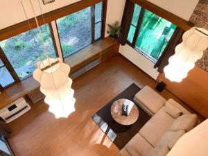 Predel za sedenje v nastanitvi シュネール北軽井沢