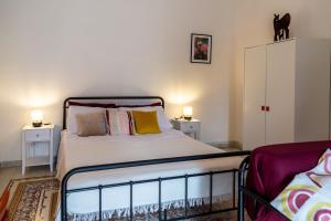 a bedroom with a bed with two tables and two lamps at La casa di Nina in Monte di Procida