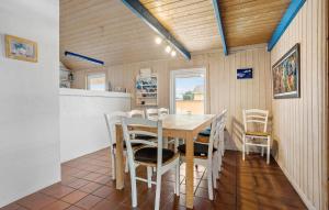 Køkken eller tekøkken på Pet Friendly Home In Thisted With Sauna