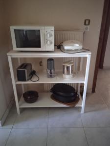 Кухня или мини-кухня в Maria's Apartment
