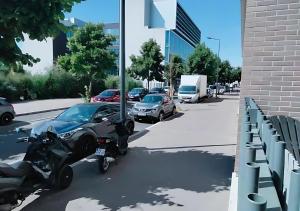 Fotografia z galérie ubytovania Live Like a Local Stylish 2BR with Balcony & Parking v destinácii Saint-Denis