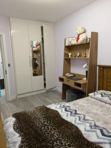 Voodi või voodid majutusasutuse Budget Friendly King Room, Limerick toas