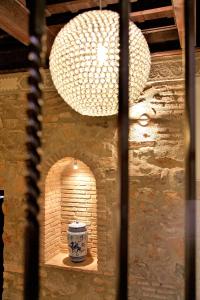 a brick wall with a vase in a window at Apartment Gloria in Cáceres