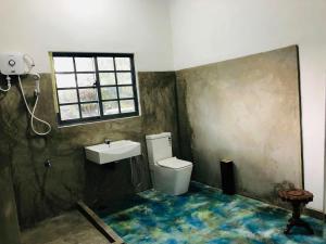 Gallery image of Barefoot Inn Kandy in Kandy +40 photos