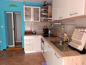 Kuchyňa alebo kuchynka v ubytovaní House Isabella