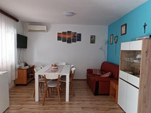 Kuchyňa alebo kuchynka v ubytovaní House Isabella