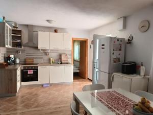 Kuchyňa alebo kuchynka v ubytovaní House Isabella
