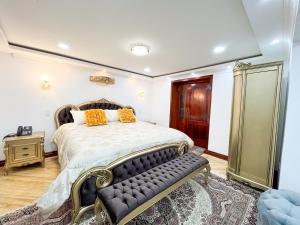 Letto o letti in una camera di Hotel & Rooftop King Experience by David