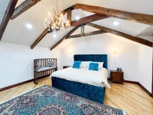 Letto o letti in una camera di Hotel & Rooftop King Experience by David