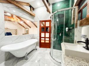 Bagno di Hotel & Rooftop King Experience by David