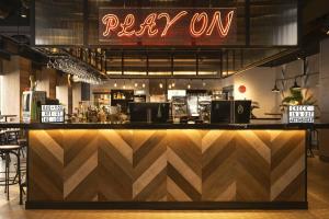 Certifikát, hodnocení, plakát nebo jiný dokument vystavený v ubytování MOXY Tokyo Kinshicho