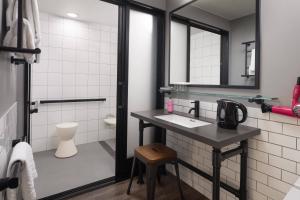 Koupelna v ubytování MOXY Tokyo Kinshicho