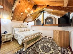 Letto o letti in una camera di Hotel & Rooftop King Experience by David