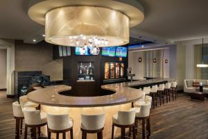 尔湾光谱万怡酒店餐厅或其他用餐的地方