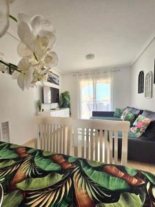 a living room with a couch and a white chair at Apartament Carina in Mar de Cristal