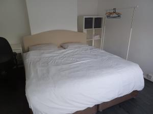 Postel nebo postele na pokoji v ubytování Byron View House R6
